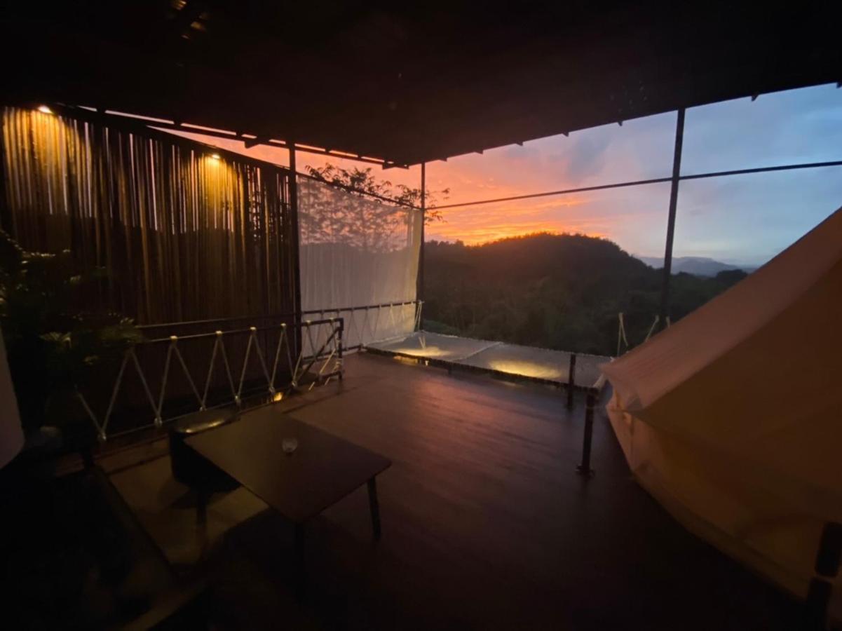 Отель Tanoshi Glamping In Khao Sok Khao Sok National Park Экстерьер фото