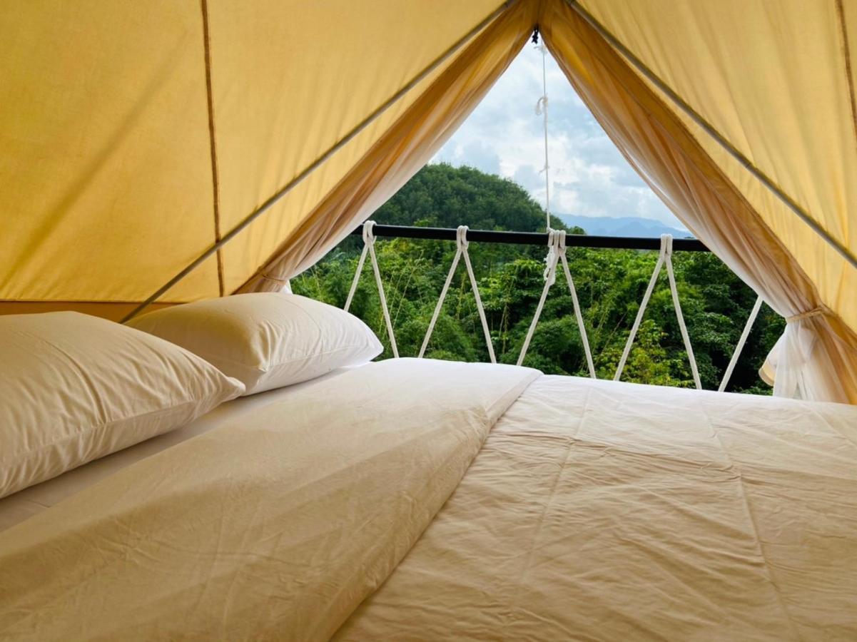 Отель Tanoshi Glamping In Khao Sok Khao Sok National Park Экстерьер фото