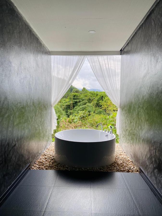 Отель Tanoshi Glamping In Khao Sok Khao Sok National Park Экстерьер фото