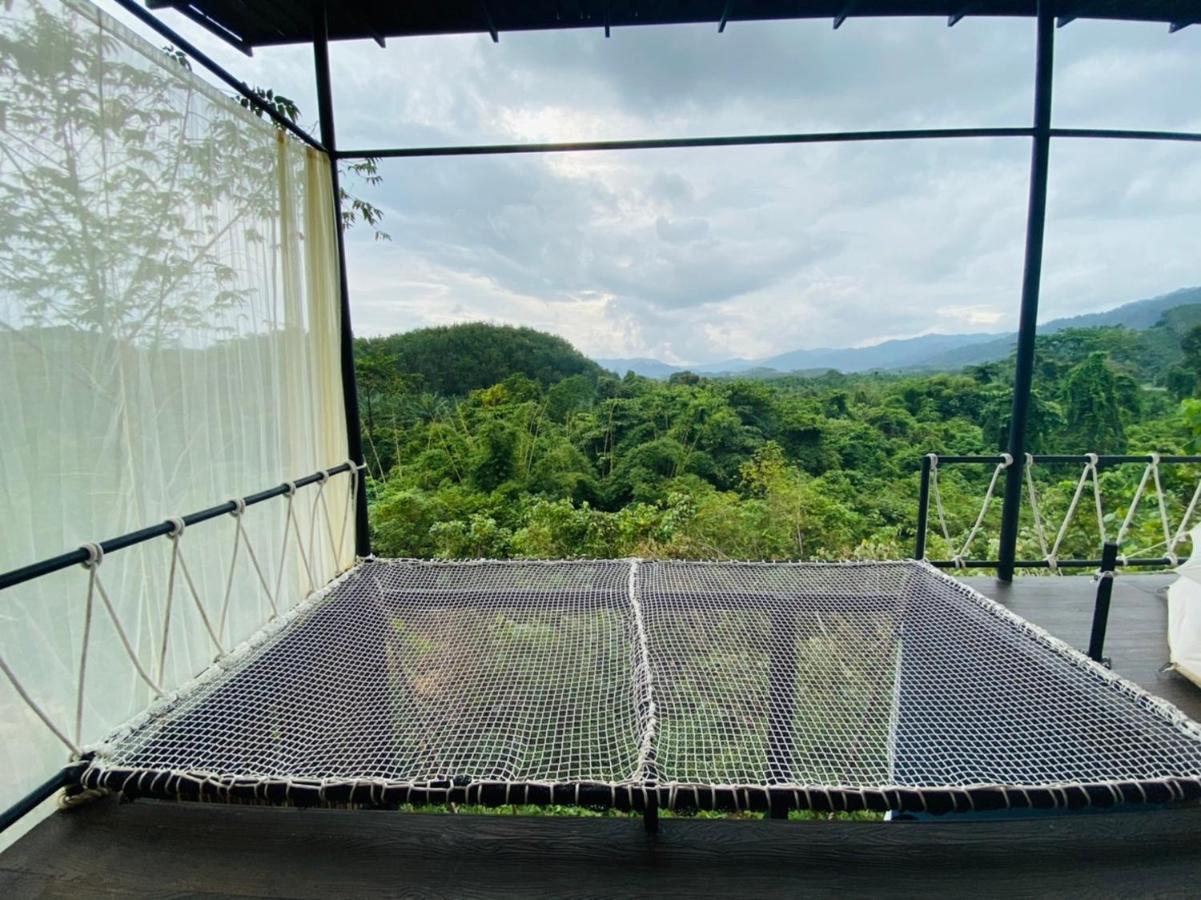 Отель Tanoshi Glamping In Khao Sok Khao Sok National Park Экстерьер фото