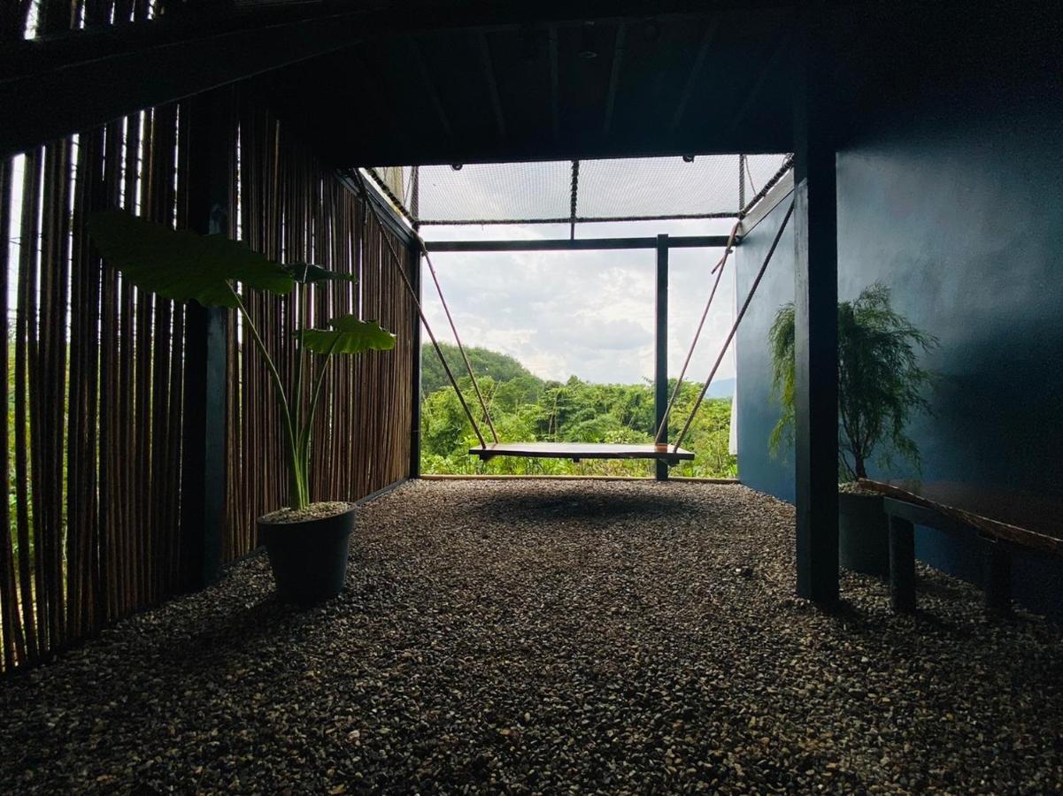 Отель Tanoshi Glamping In Khao Sok Khao Sok National Park Экстерьер фото