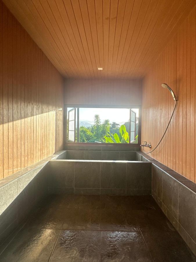 Отель Tanoshi Glamping In Khao Sok Khao Sok National Park Экстерьер фото