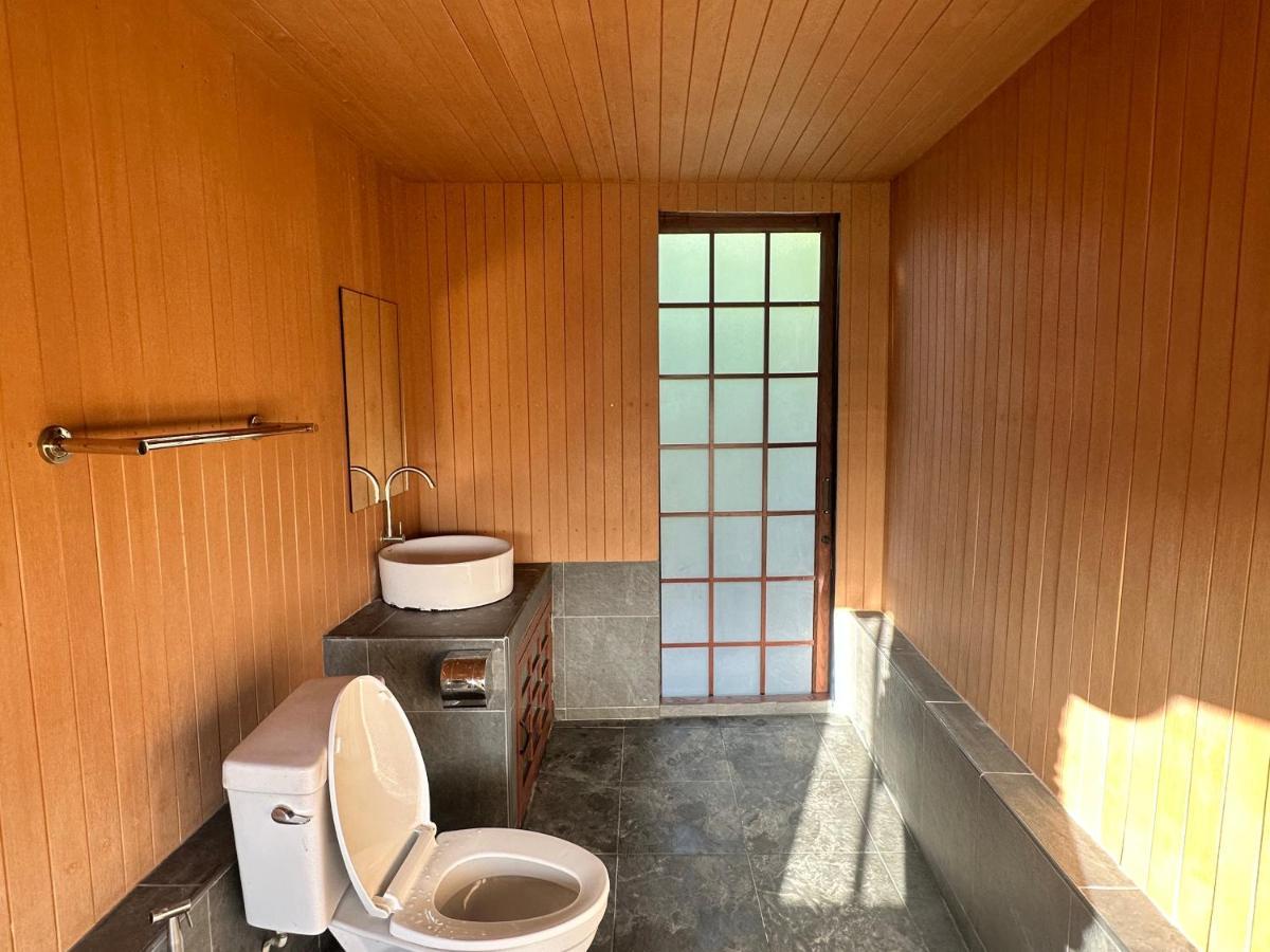 Отель Tanoshi Glamping In Khao Sok Khao Sok National Park Экстерьер фото