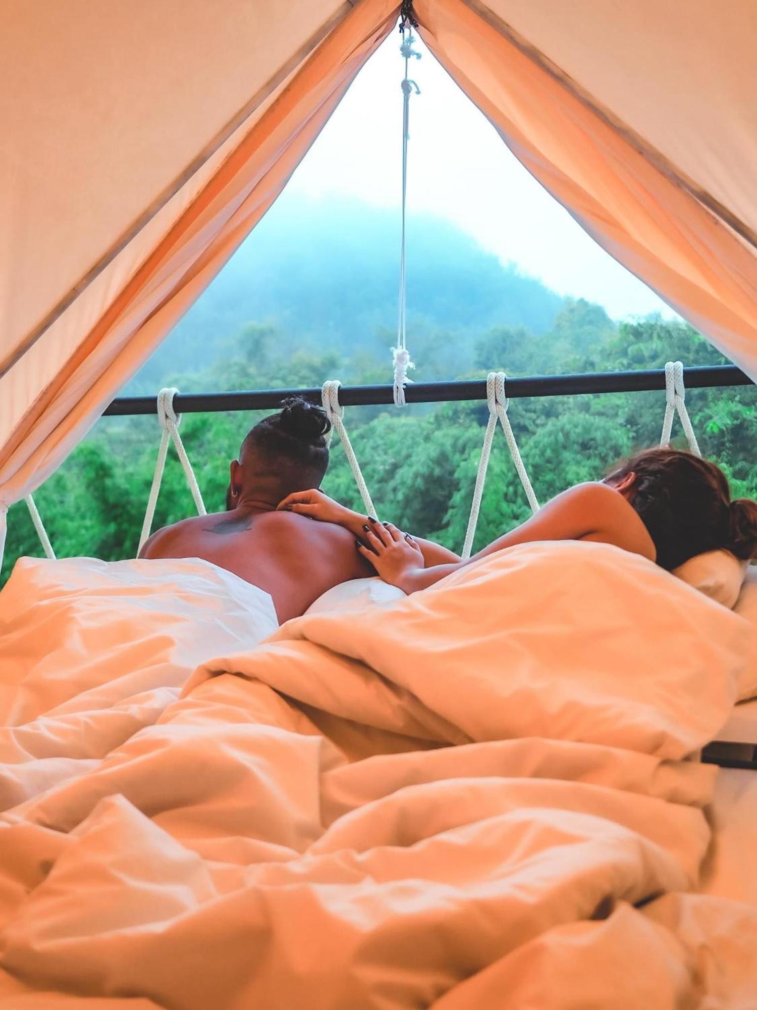 Отель Tanoshi Glamping In Khao Sok Khao Sok National Park Экстерьер фото