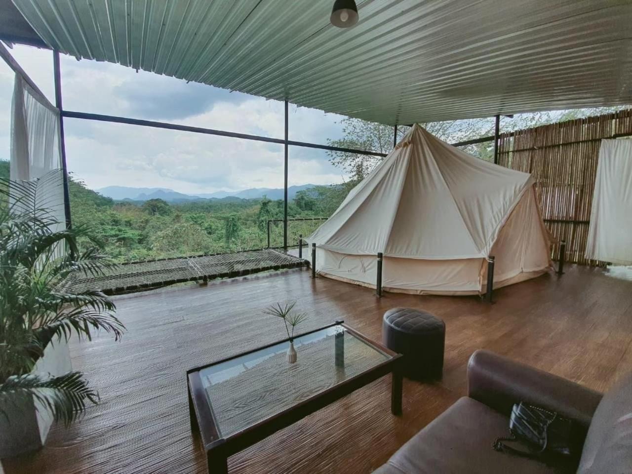 Отель Tanoshi Glamping In Khao Sok Khao Sok National Park Экстерьер фото