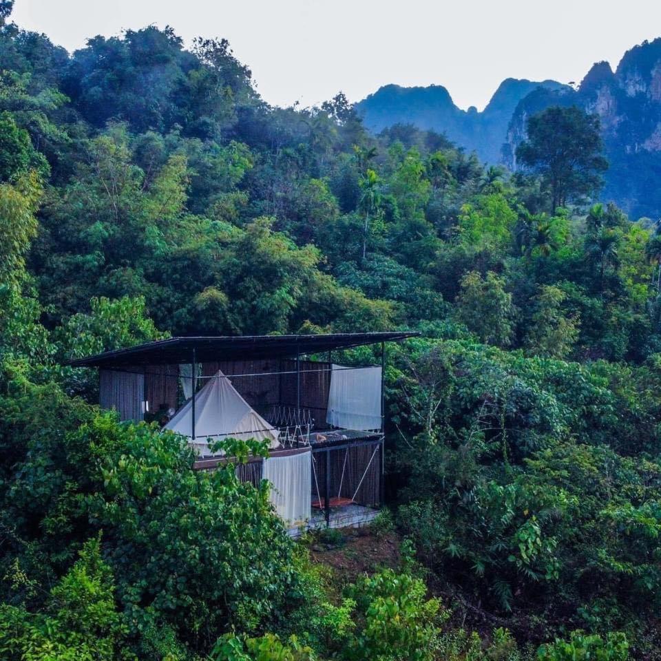 Отель Tanoshi Glamping In Khao Sok Khao Sok National Park Экстерьер фото